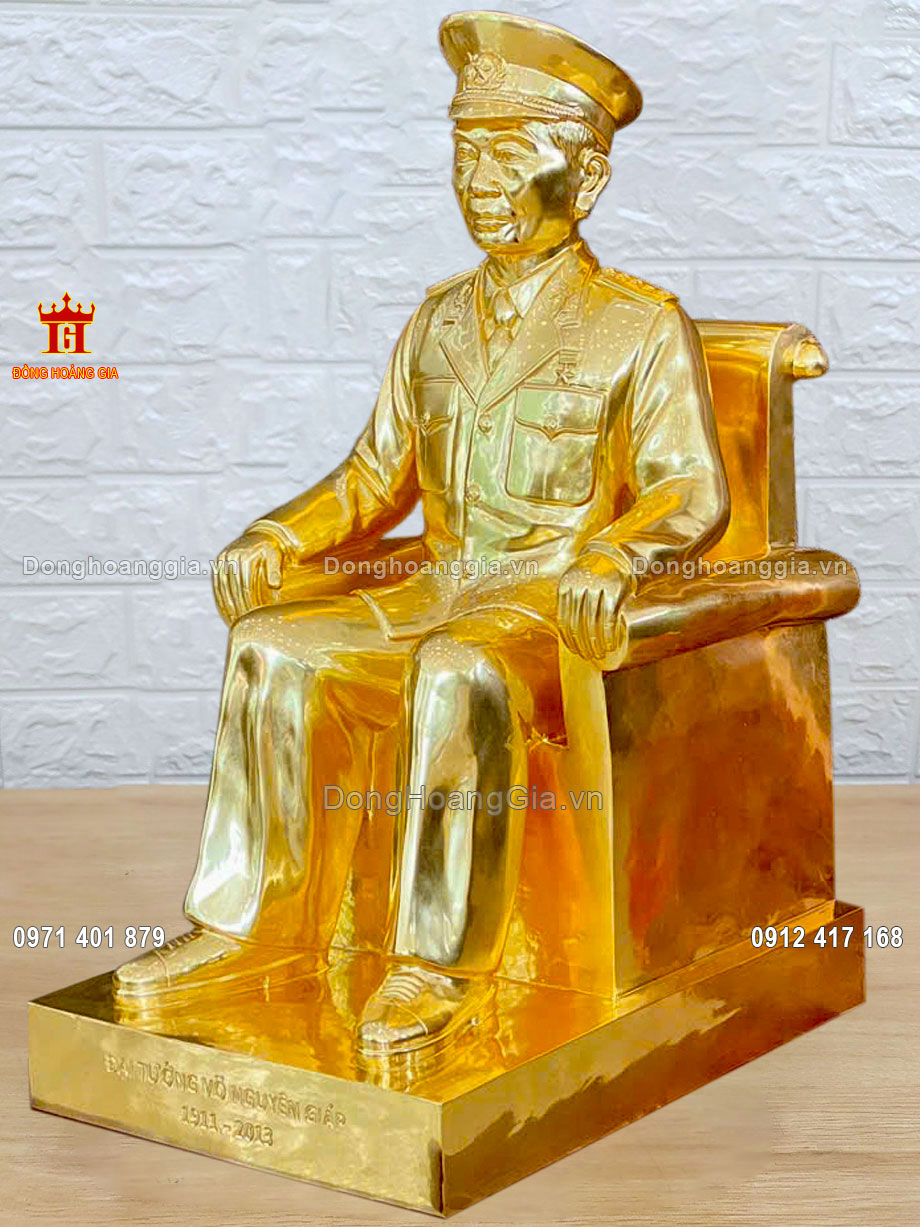 Tượng Bác Giáp được đúc hoàn toàn từ nguyên liệu đồng đỏ